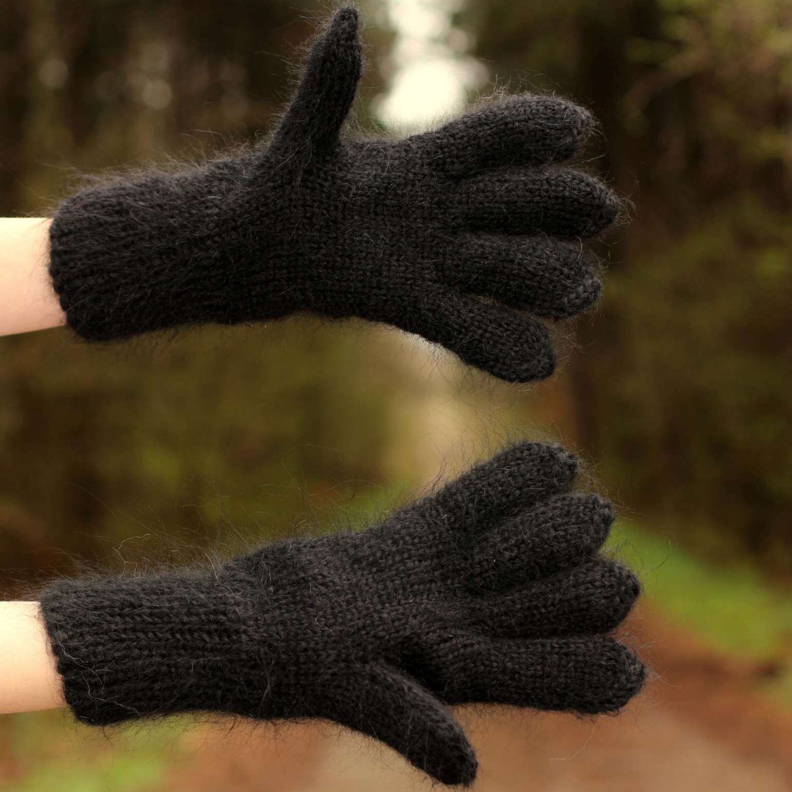 Hand knitted mohair gloves in black – SuperTanya